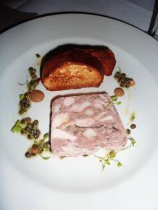 531583_10150949537771456_571346714_n