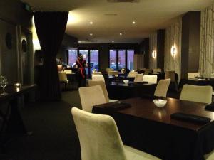 63795_374801335938559_100143666_n