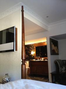 73237_10151127002531456_2046021349_n