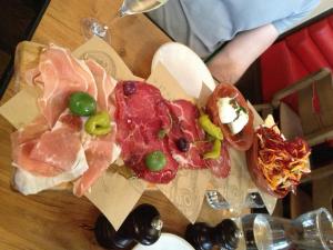 923265_448214848597207_138286379_n