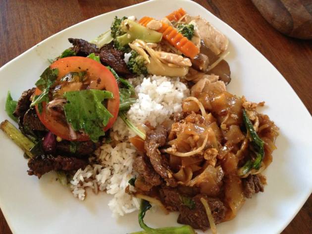 1525765_10151829380416456_195506345_n