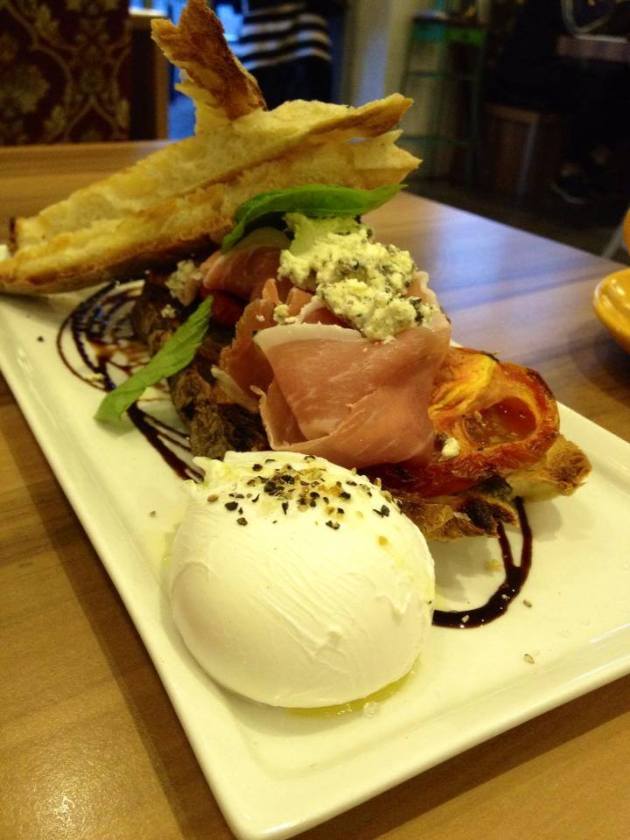 10172816_646239175461439_6398441004090445355_n